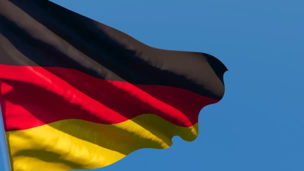 Le drapeau national de l'Allemagne flotte dans le vent — Video