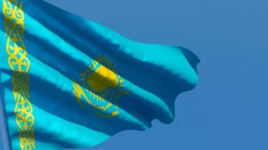 Kazakistan 'ın ulusal bayrağı rüzgarda dalgalanıyor.