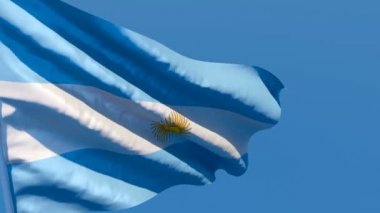 Ulusal Arjantin bayrağı rüzgarda dalgalanıyor.