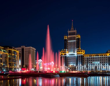Saransk, Rusya - 25 Ağustos 2017: Akşam aydınlatma Ogarev Mordovia State University.
