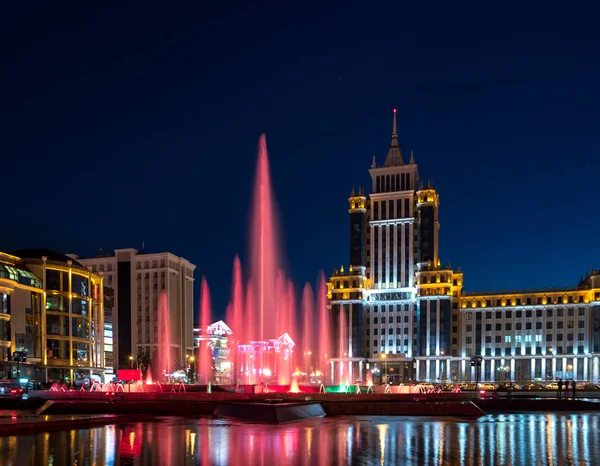 Saransk, Rusya - 25 Ağustos 2017: Akşam aydınlatma Ogarev Mordovia State University.