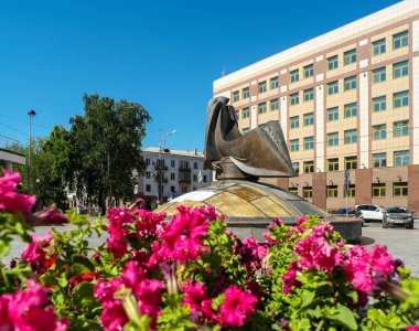 Tyumen, Rusya - 15 Temmuz 2018: Tsvetnoy Bulvarı 'nda Modern Heykel Şefkati.