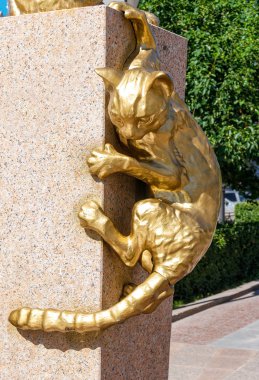 Tyumen, Rusya - 15 Temmuz 2018: Sibirya Kedi Parkı 'ndaki kedi heykelleri.