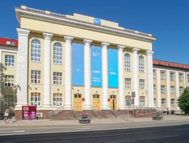 Tyumen, Rusya - 15 Temmuz 2018: Tyumen Devlet Petrol ve Gaz Üniversitesi.
