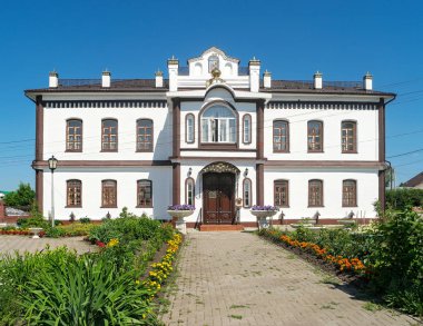 Ishim, Rusya - 16 Temmuz 2018: Ishim Yerel Lore Müzesinin yenilenmiş binası.