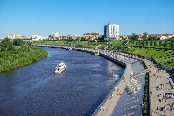 Tyumen Rússia Julho 2018 Embankment Rio Tura Com Vista Para — Fotografia de Stock