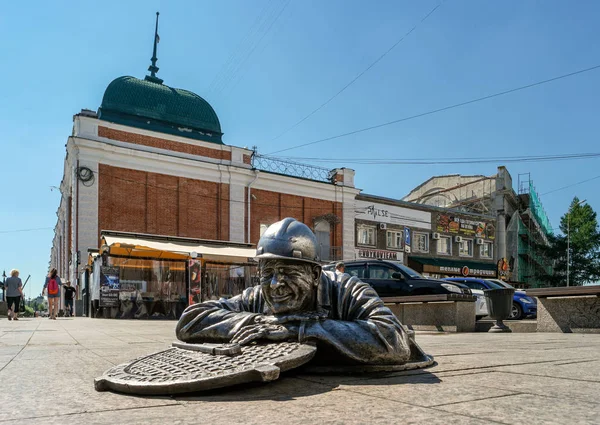 Omsk Rusko Července 2018 Památník Instalatéra Stepanicha Pozadí Ulice — Stock fotografie