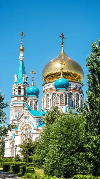 Vue Façade Joliment Décorée Cathédrale Assomption Uspenskiy Sobor Omsk Russie — Photo