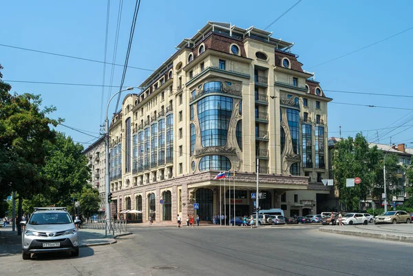 Novosibirsk, Rusya - 19 Temmuz 2018: Marriott Hotel 'in şehir merkezindeki binası.