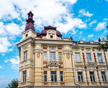 Rusya, Irkutsk 'un tarihi merkezinin dekore edilmiş binası..