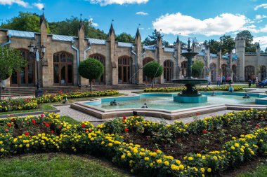 Kislovodsk, Rusya - 8 Eylül 2017: Narzan galerisinin 19. yüzyıl binası