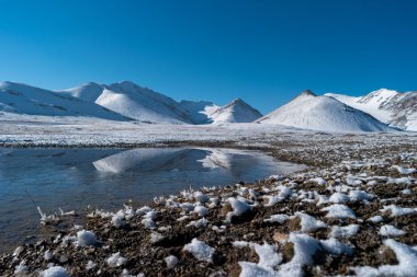 Arabelle platosunda güneşli bir gün, Kırgızistan