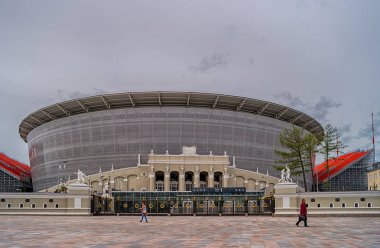 Ekaterinburg, Rusya - 30 Mayıs 2018: 2018 Fifa Dünya Kupası 'nın yeniden inşasından sonra merkez stadyum cephesi.