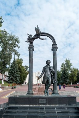 Saransk, Rusya - 25 Ağustos 2017: Şair Alexander Puşkin 'in Anıtı. Mordovia Cumhuriyeti.