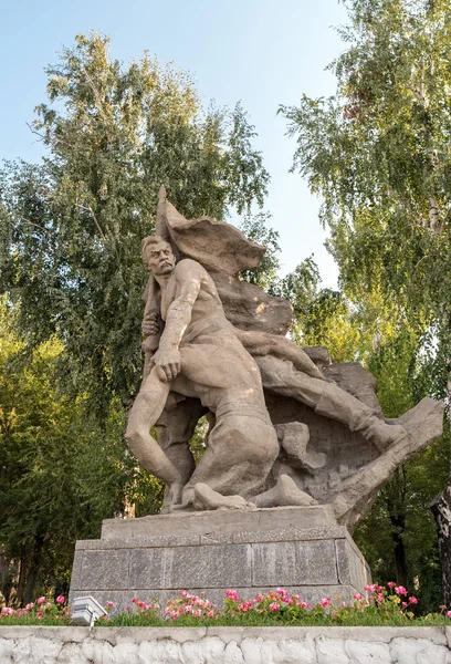 Volgograd Rusland Augustus 2017 Standbeeld Van Gewonde Soldaat Vaandeldrager Een — Stockfoto