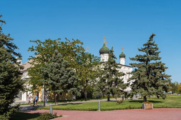 Astrakhan Russia Settembre 2017 Turisti Camminano Attraverso Territorio Del Cremlino — Foto Stock