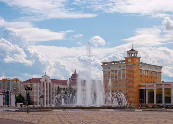 Saransk Russie Août 2017 Fontaine Dans Centre Saransk Paysage Urbain — Photo