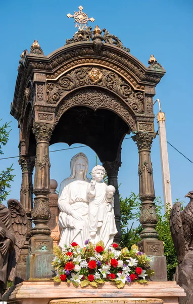 Irkutsk Russia July 2018 Sculpture Madonna Child Jesus — Stock Photo, Image