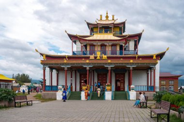 Ivolginsk, Rusya - 6 Ağustos 2018: Ivolginsky veri bankasının bölgesindeki Sockshin-Dugan Tapınağı. Buryatia Cumhuriyeti.