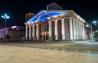 Ulaanbaatar, Moğolistan - 8 Ağustos 2018: Ulusal Opera ve Moğolistan Akademik Tiyatrosu.