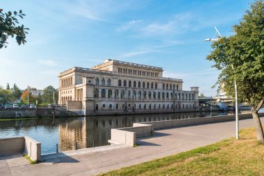 Kaliningrad, Rusya - 21 Eylül 2018: Kaliningrad Güzel Sanatlar Müzesi. Kant Adası 'nın deniz manzarası.