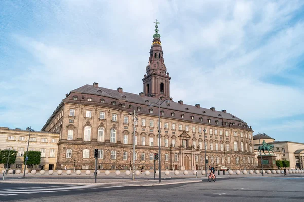 Kopenhagen Denemarken Juni 2019 Christiansborg Paleis Met Klokkentoren Slotsholmen Eiland — Stockfoto