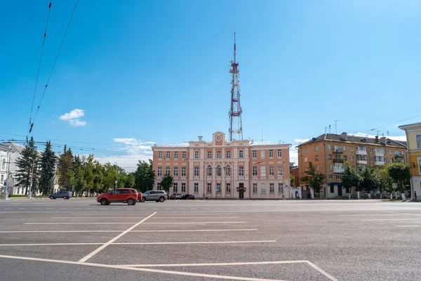 Tver Rússia Junho 2019 Edifício Estilo Neoclássico Com Relógio Centro — Fotografia de Stock