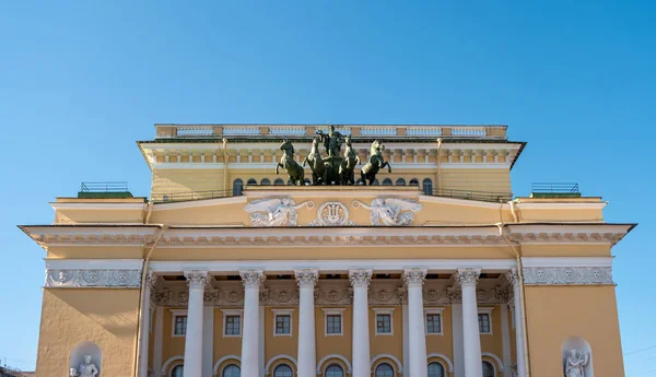 Sankt Petersburg Ryssland Juni 2019 Skulpturkomposition Quadriga Driven Apollo Alexandrinskijteaterns — Stockfoto