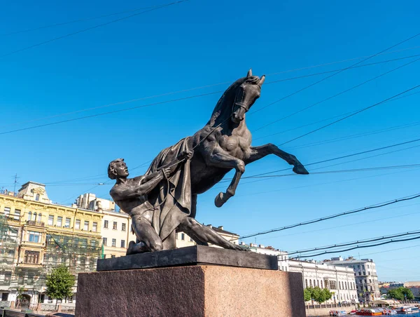 San Petersburgo Rusia Junio 2019 Escultura Con Joven Domesticando Caballo — Foto de Stock