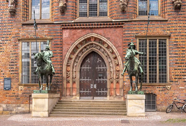 Bremen Duitsland Juni 2019 Twee Bronzen Ridders Bij Ingang Van — Stockfoto