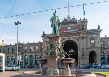 Zürih, İsviçre - 6 Temmuz 2019: Zürih Merkez İstasyonu 'nun (Hauptbahnhof).