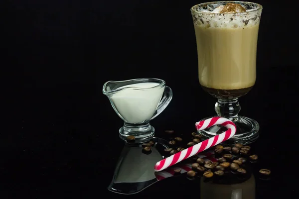 Velký Šálek Latte Doplněné Miskou Mléka Candy Stick — Stock fotografie