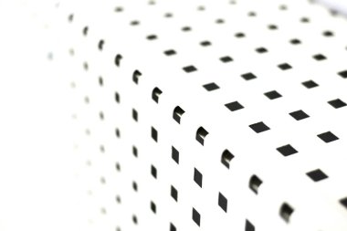 Beyaz bir arka plan üzerinde küçük kareler