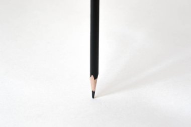 Beyaz üstüne siyah kalem