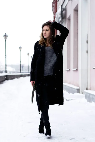 Photo of a beautiful girl on the street in a coat — Stock Photo, Image