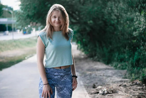 Bonito Retrato Aire Libre Chica Joven Hermosa —  Fotos de Stock