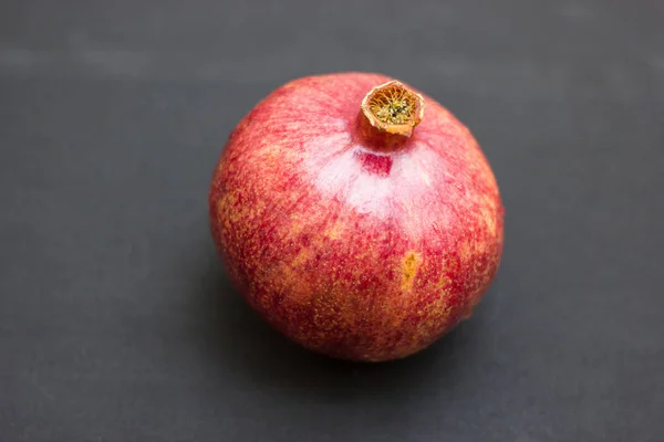 One Whole Pomegranate Fruit Isolated Wood Background — Stock Photo, Image