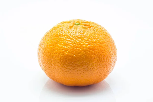 Fruta tropical tangerina isolada sobre fundo branco — Fotografia de Stock