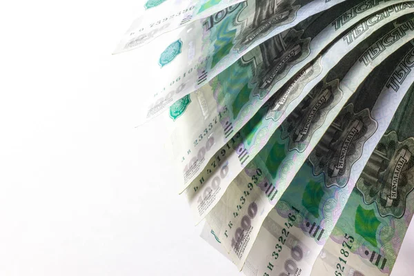 Abanico de dinero en un fondo blanco, un montón de billetes — Foto de Stock