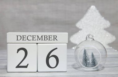 Sayılardan gelen mesajlarla küp ve bir ay, 26 Aralık, yıl sonu ve özetleme.