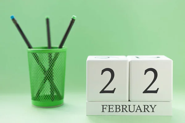 Skrivbordskalender med två kuber för 22 februari — Stockfoto