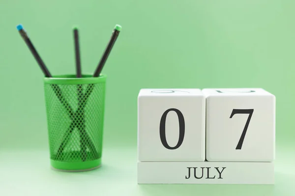 7 Temmuz için iki küplük masa takvimi