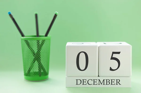 Calendario de escritorio de dos cubos para el 5 de diciembre — Foto de Stock