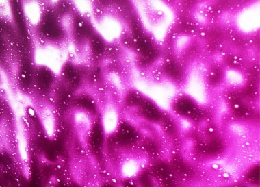 Araba yıkama sırasında sabun köpüğü tarafından oluşturulan pembe arkaplan