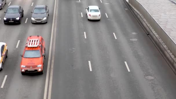 Tráfico Vehículos Las Carreteras Ciudad Durante Una Epidemia Pandemia — Vídeo de stock