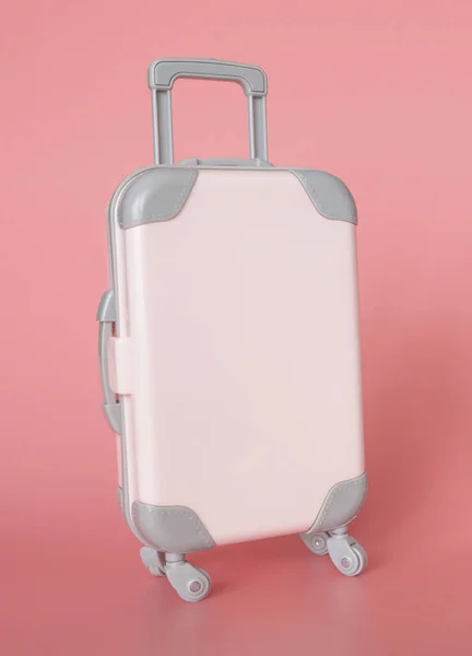 Pinkfarbener Koffer Für Den Urlaub Auf Rosa Hintergrund Für Reisen — Stockfoto