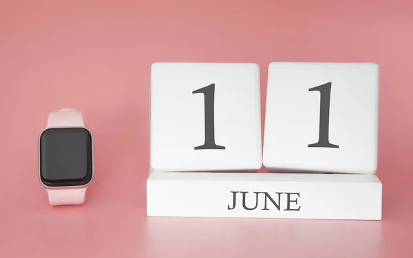 Modern Watch Cube Calendar Date June Pink Background Concept Summer — Stock Photo, Image