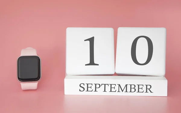 Relógio Moderno Com Calendário Cubo Data Setembro Fundo Rosa Conceito — Fotografia de Stock