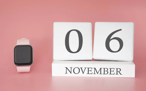 Relógio Moderno Com Calendário Cubo Data Novembro Fundo Rosa Conceito — Fotografia de Stock