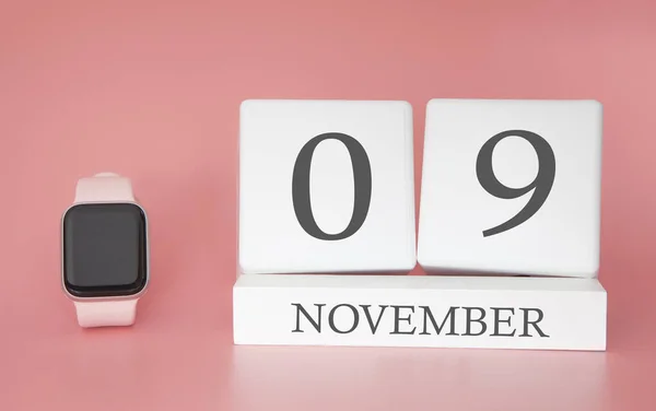 Relógio Moderno Com Calendário Cubo Data Novembro Fundo Rosa Conceito — Fotografia de Stock